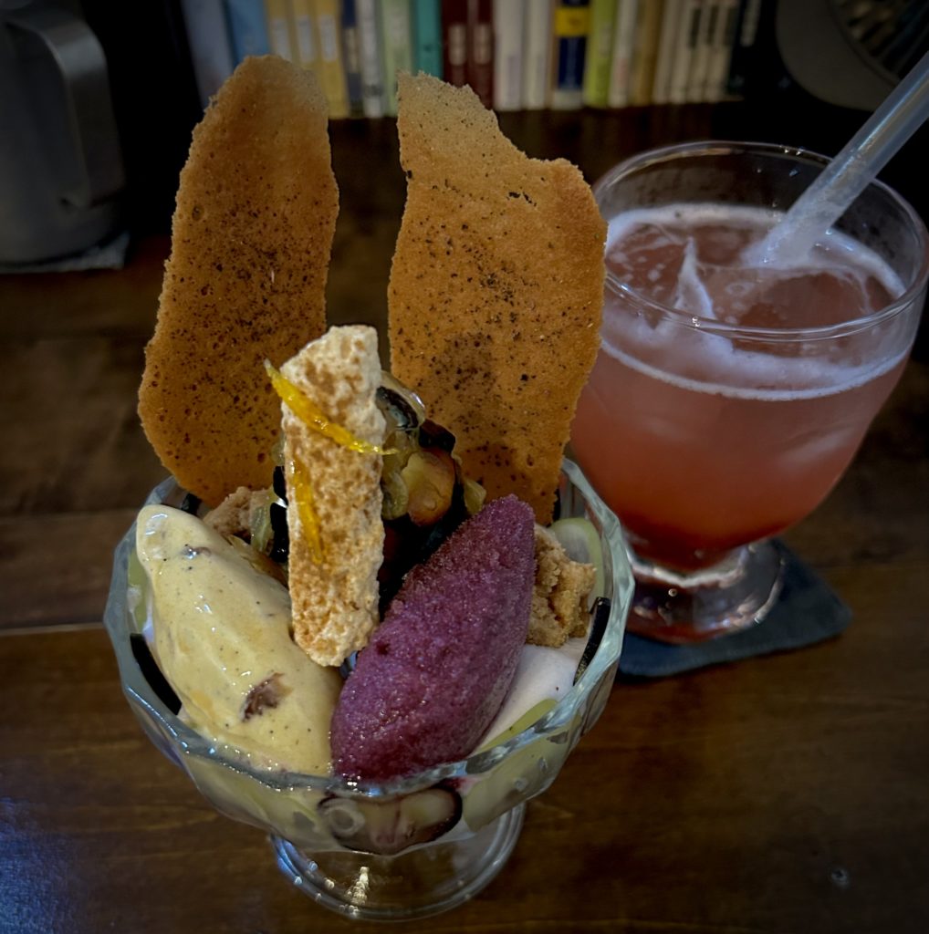 ぶどうのパフェ（https://www.instagram.com/p/CwhrzznvP8H/?igshid=MzRlODBiNWFlZA==）