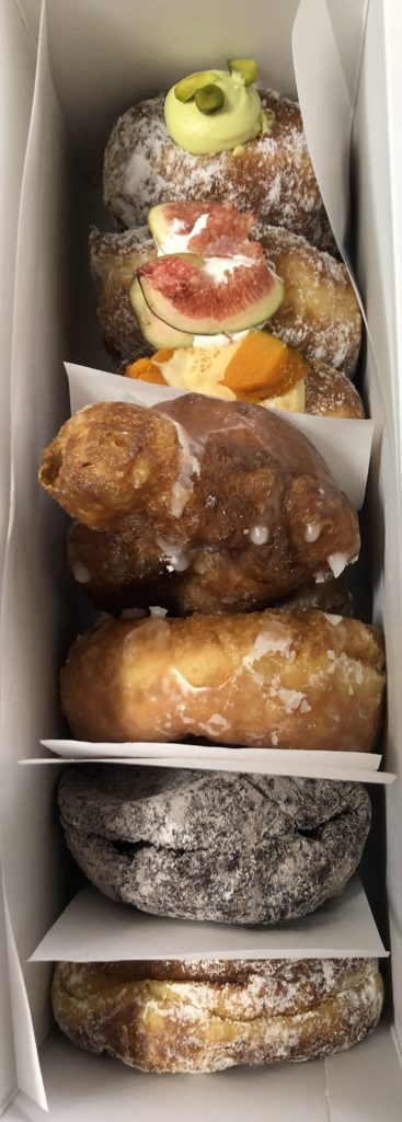 I'm donut？：クリーム（ピスタチオ、いちじく、かぼちゃ）、ノーマル、ココア、グレーズ、フレンチクルーラー