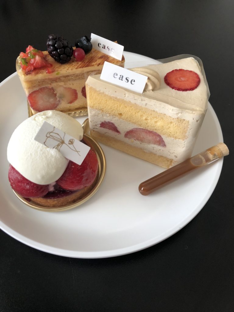 いちごとタヒチバニラのフレジエ、黒糖といちごのショートケーキ、いちごのタルト