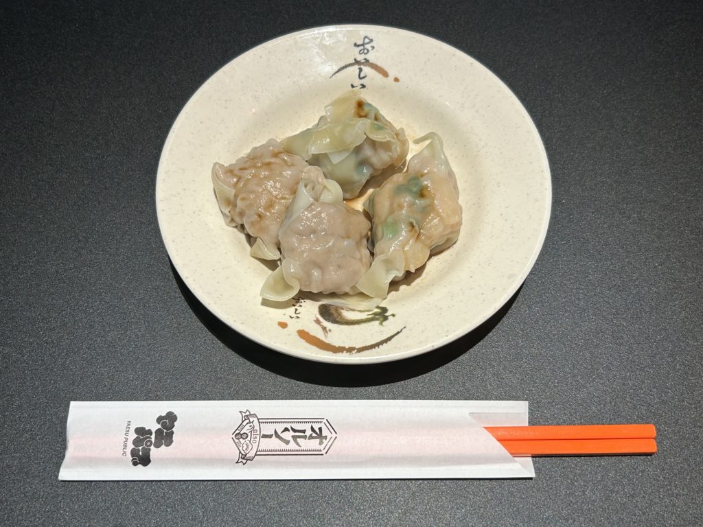 豚肉ワンタンと海老ニラワンタン。