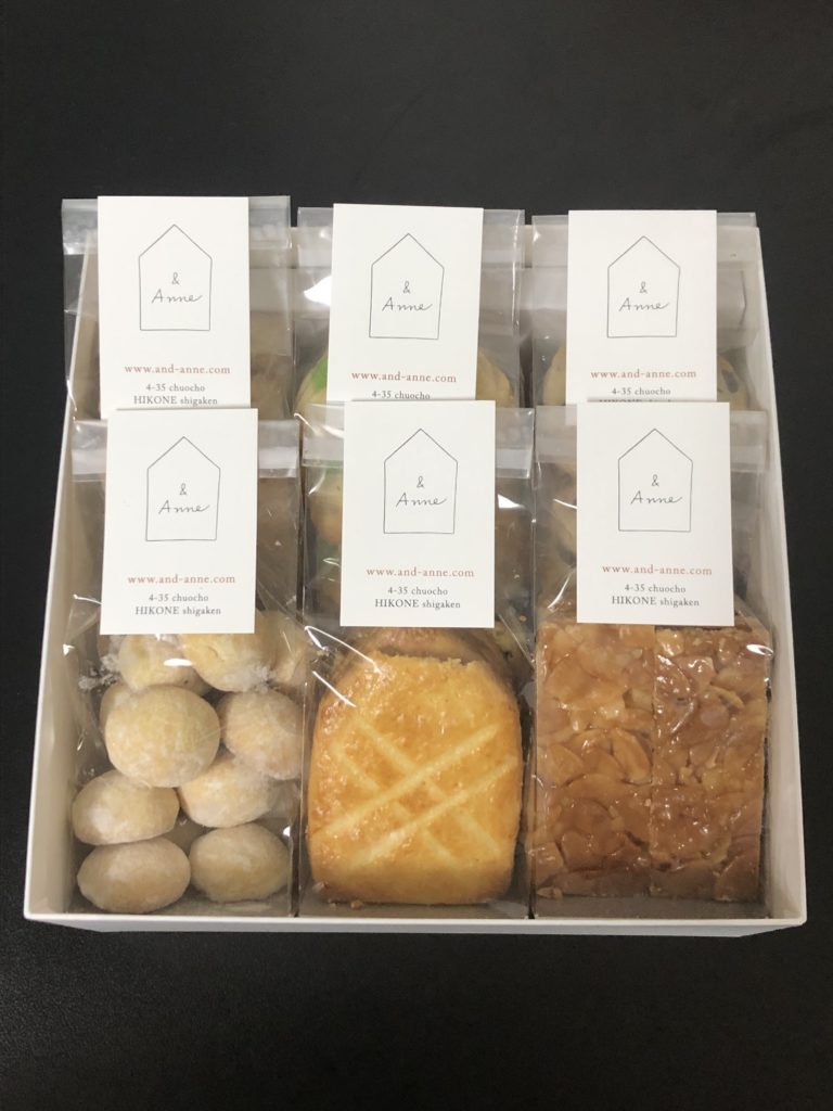 クッキー詰め合わせ（6種）奥3種
（左）ヴァニーユ（スノーボール）→ガレット（家のような形）→ミエル（フロランタン）（右）