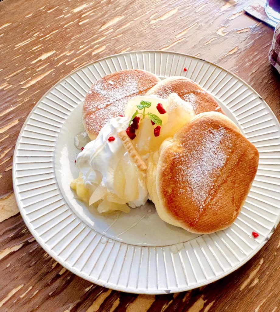 りんごとカスタードのパンケーキ。